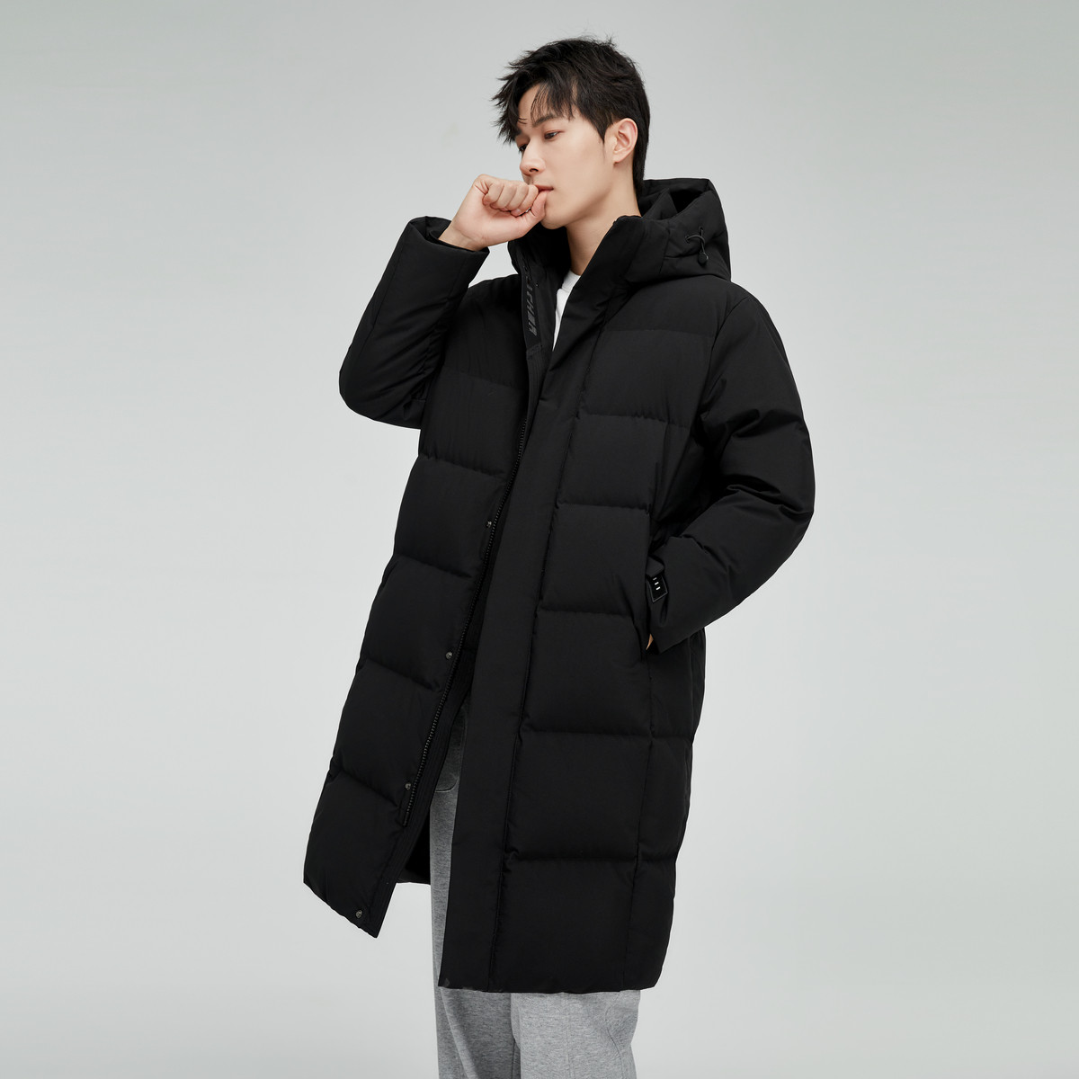 雪中飞2026秋冬新款男士长款羽绒服连帽百搭简约纯色黑灰时尚商务
