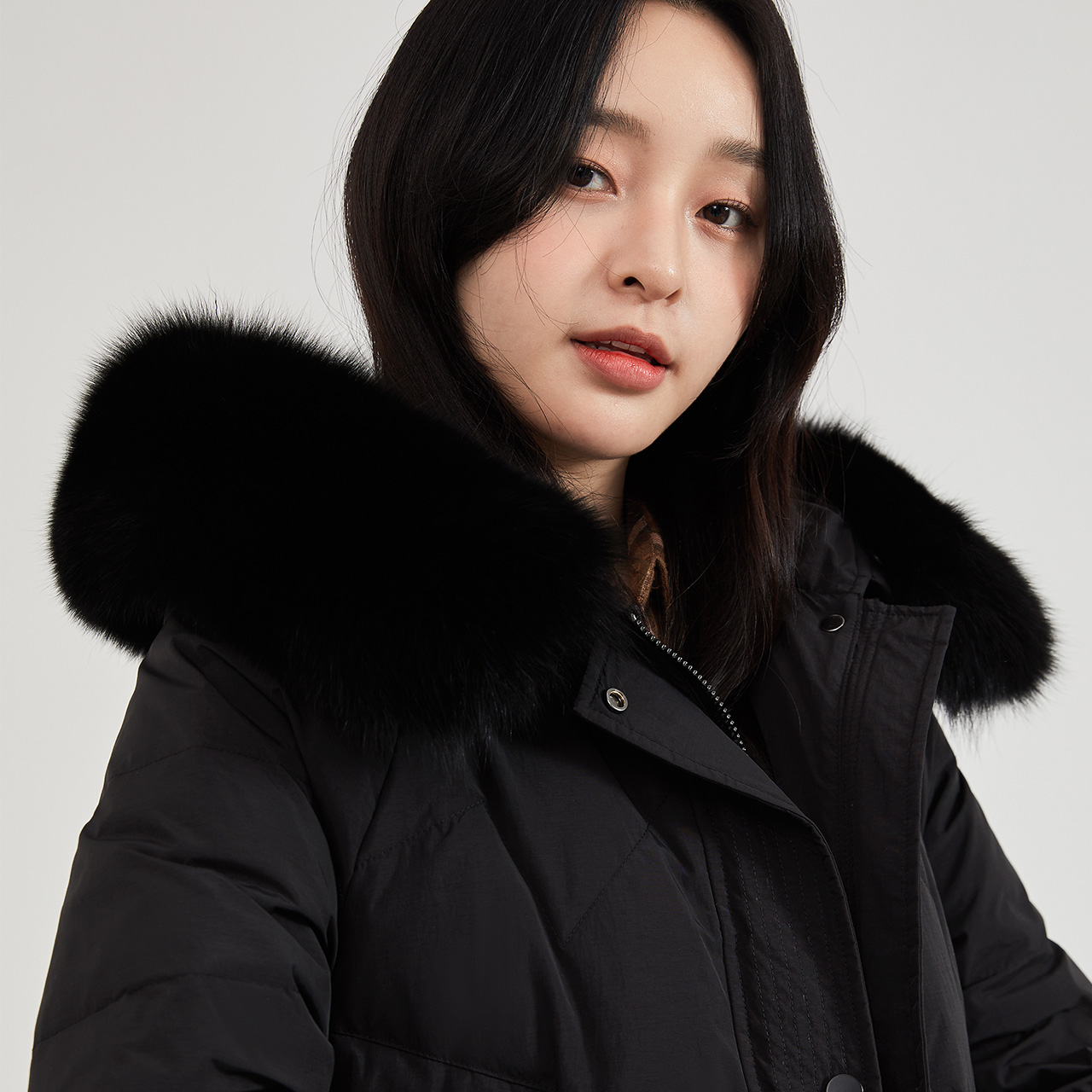 雪中飞2023秋冬后背收腰狐狸毛领 雪中飞羽绒服