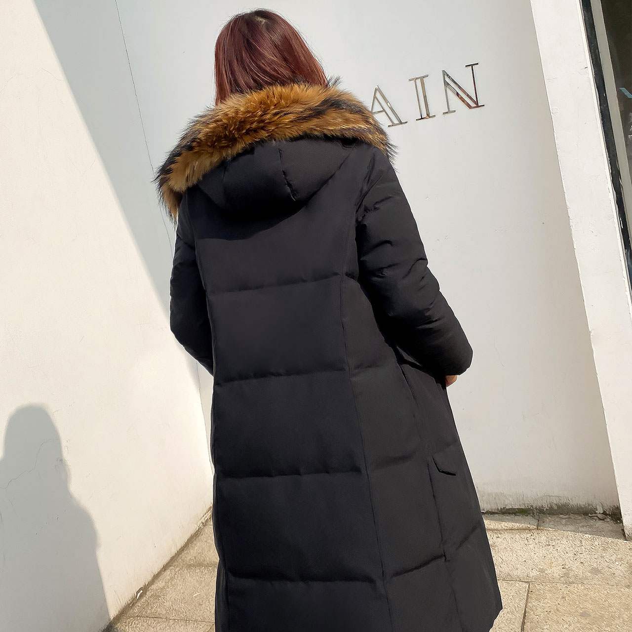 雪中飞 秋冬新款时尚基础加厚廓形连帽大毛领羽绒服女中长款潮 2019 雪中飞 秋冬新款时尚基础加厚廓形连帽大毛领羽绒服女中长款潮 2019