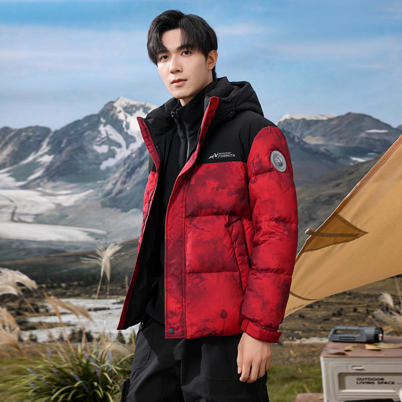 雪中飞2026秋冬新款男士短款连帽羽绒服拼接面包服时尚加厚中国红
