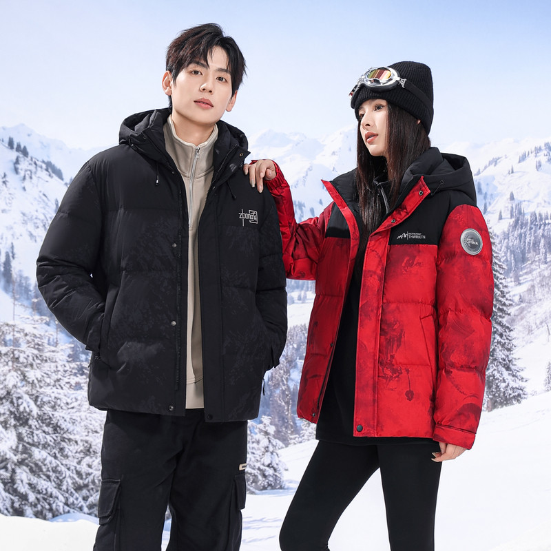 雪中飞2026秋冬新款男士短款连帽羽绒服拼接面包服时尚加厚中国红