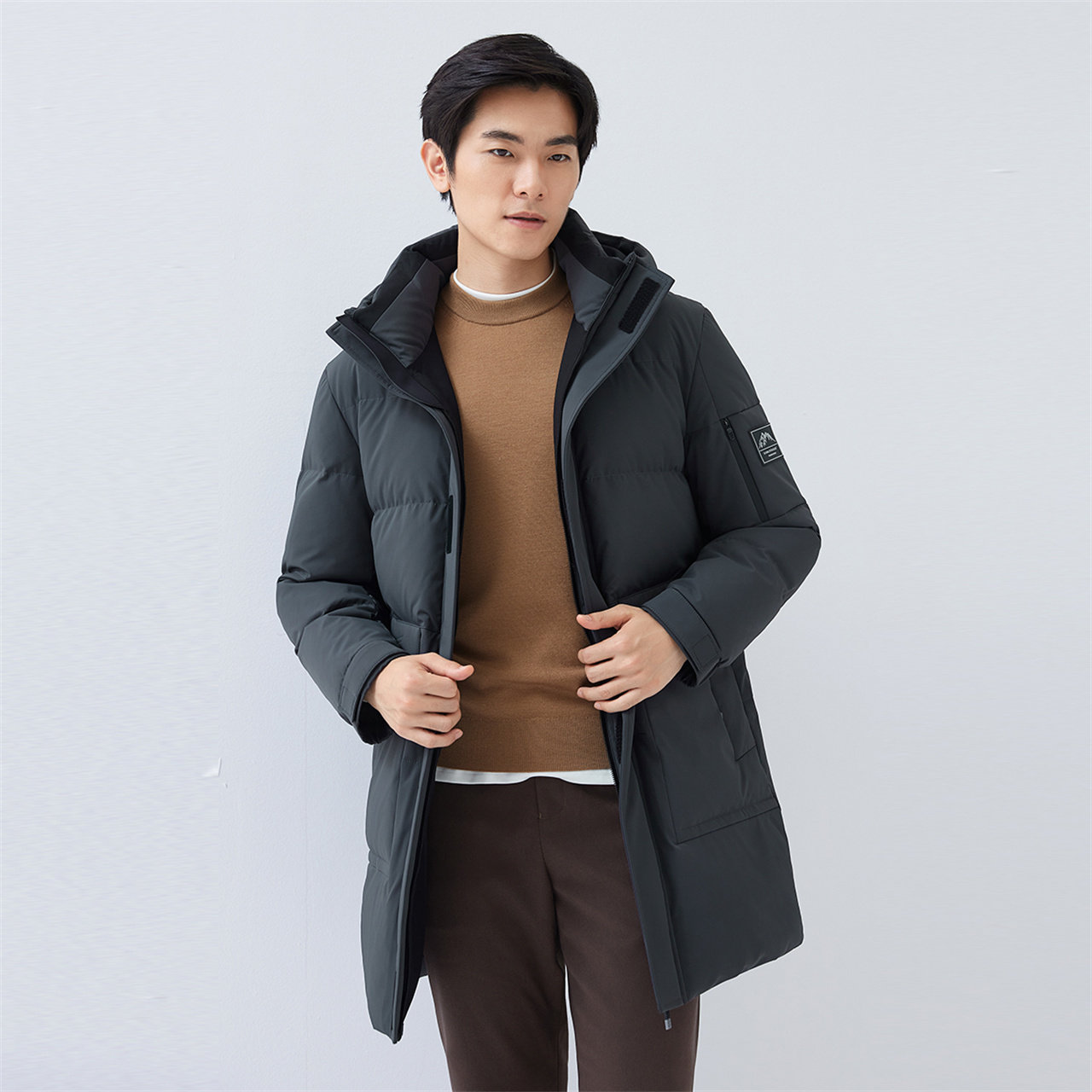 雪中飞秋冬新款时尚休闲舒适保暖连帽中长款男士羽绒服外套