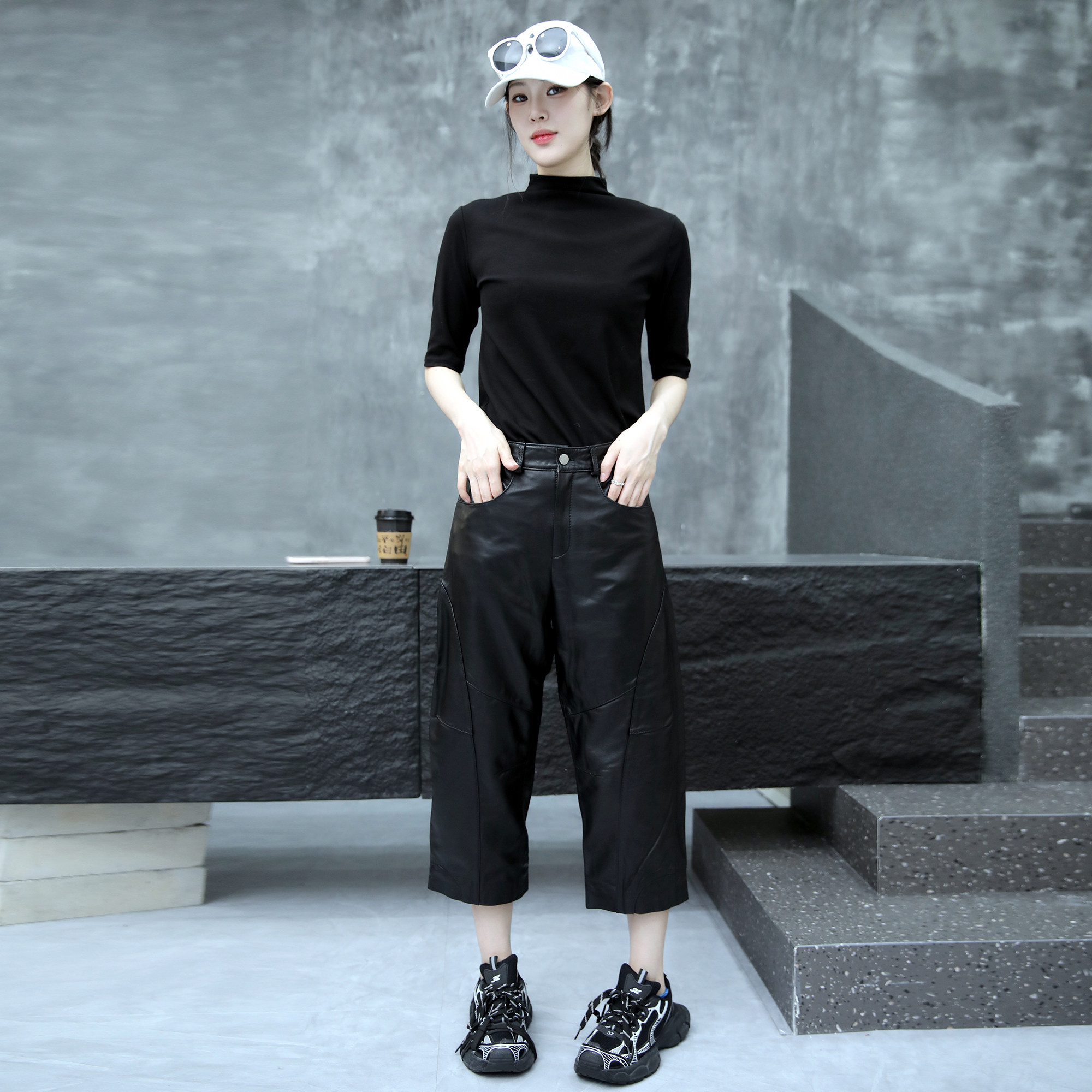 油蜡皮皮裤女2025年秋季新真皮黑色直筒裤牛皮八分裤显瘦休闲裤潮,淘宝优惠券,粉丝福利购,淘宝优惠卷