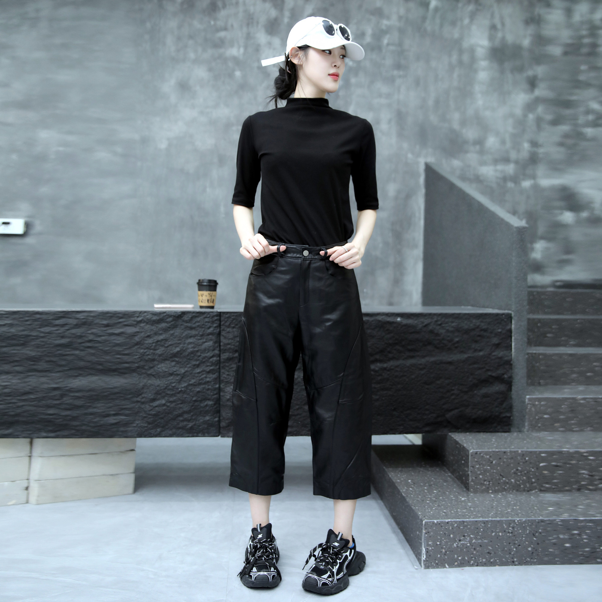 油蜡皮皮裤女2025年秋季新真皮黑色直筒裤牛皮八分裤显瘦休闲裤潮,淘宝优惠券,粉丝福利购,淘宝优惠卷