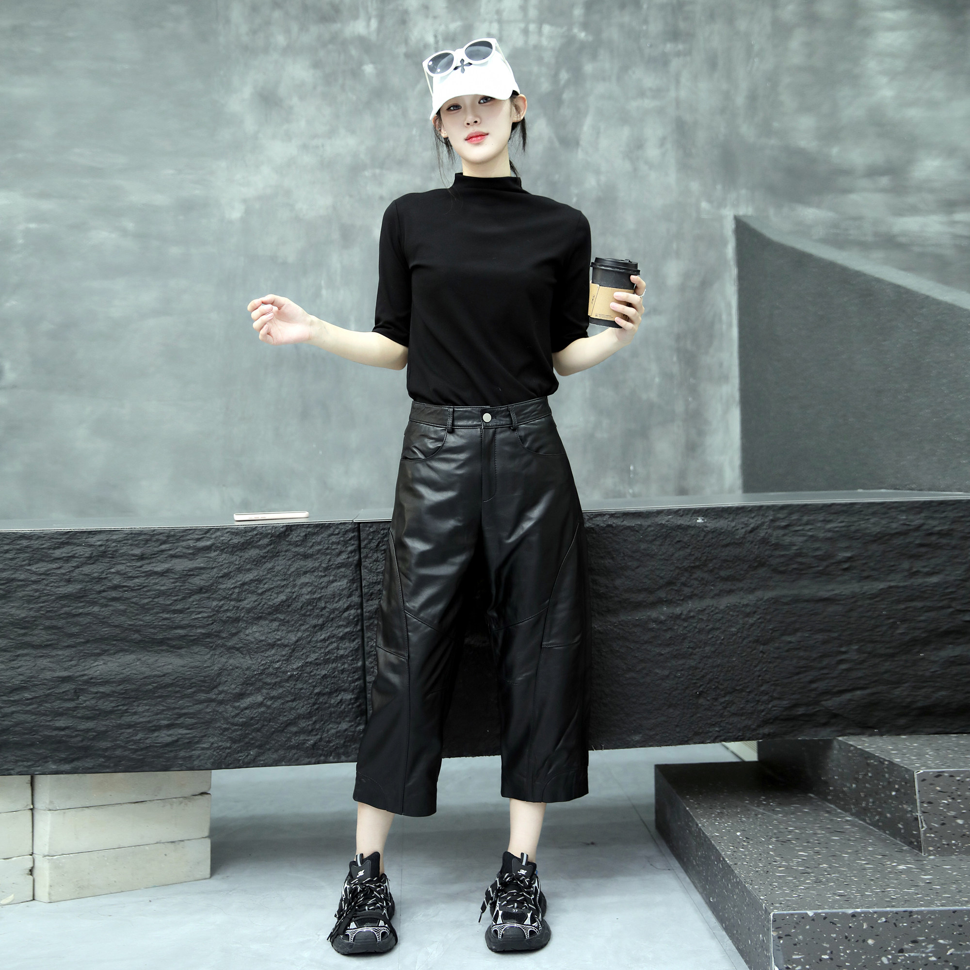 油蜡皮皮裤女2025年秋季新真皮黑色直筒裤牛皮八分裤显瘦休闲裤潮,淘宝优惠券,粉丝福利购,淘宝优惠卷