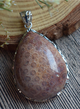 天然罕见紫色珊瑚玉吊坠