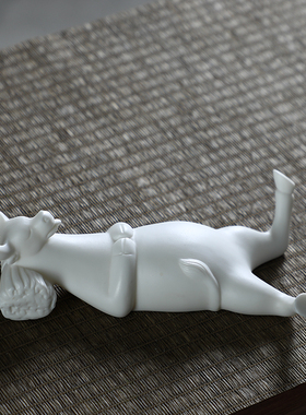 泥无界办公室牛摆件家居软装白瓷