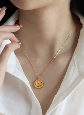 新款时尚精致小巧荷花罗盘项链通体925银简约高级复古锁骨链女