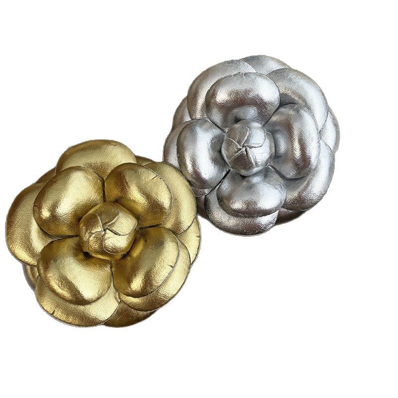 法式复古金银色山茶花胸针时尚高级感小香风皮质花朵外套大衣配饰,淘宝优惠券,粉丝福利购,淘宝优惠卷