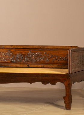 清早期黄花梨二龙戏珠罗汉床