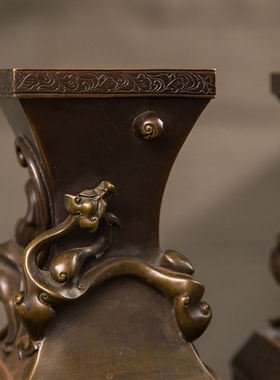 清代铜饕餮纹螭耳方形赏瓶