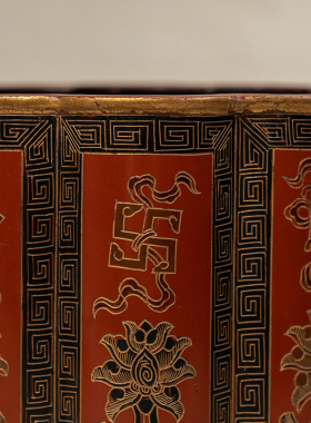 朱漆戗金宝相花卉纹花口笔筒