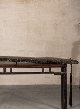 清代大漆“枯木吟”鱼形古琴老