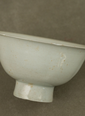 德化窑甜白釉花口高足碗