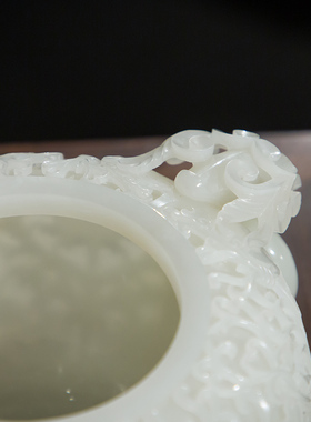 和田玉籽料透雕花卉纹收藏真品