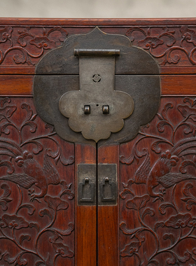 黄花梨浮雕麒麟引凤官皮箱