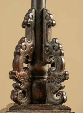 黄花梨透雕螭龙纹站牙烛台