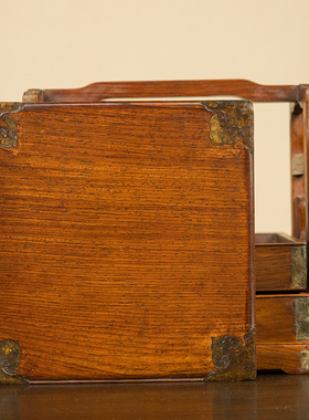 黄花梨四撞方形提梁盒