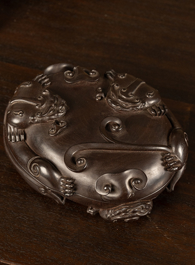 紫檀一木整挖螭虎闹灵芝随形盖盒