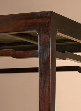 大红酸枝罗锅枨马蹄腿画桌