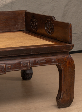 榉木花鸟人物开窗三围屏罗汉床