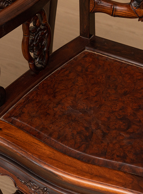 红木镶瘿木雕花卉纹扶手椅成堂