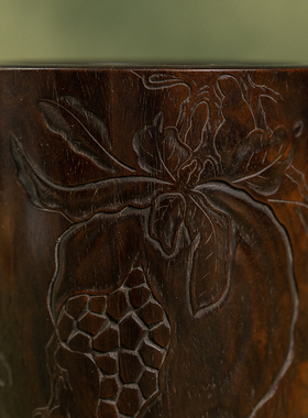 黄花梨阴刻石榴诗文笔筒