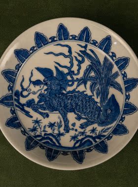 清代青花麒麟纹折腰盘摆件