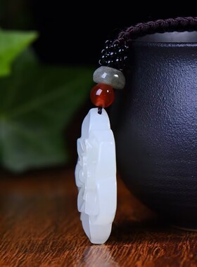 天然和田玉白色花朵吊坠吉祥富贵