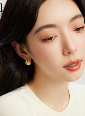 简约高级感磨砂圆球耳环女