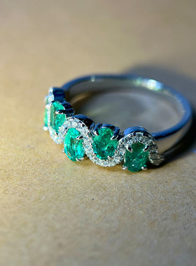 星赞轻奢珠宝S925银镶嵌约1.07克拉天然祖母绿戒指波浪形简约排戒