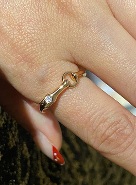 轻奢主义简约大气的马头戒指