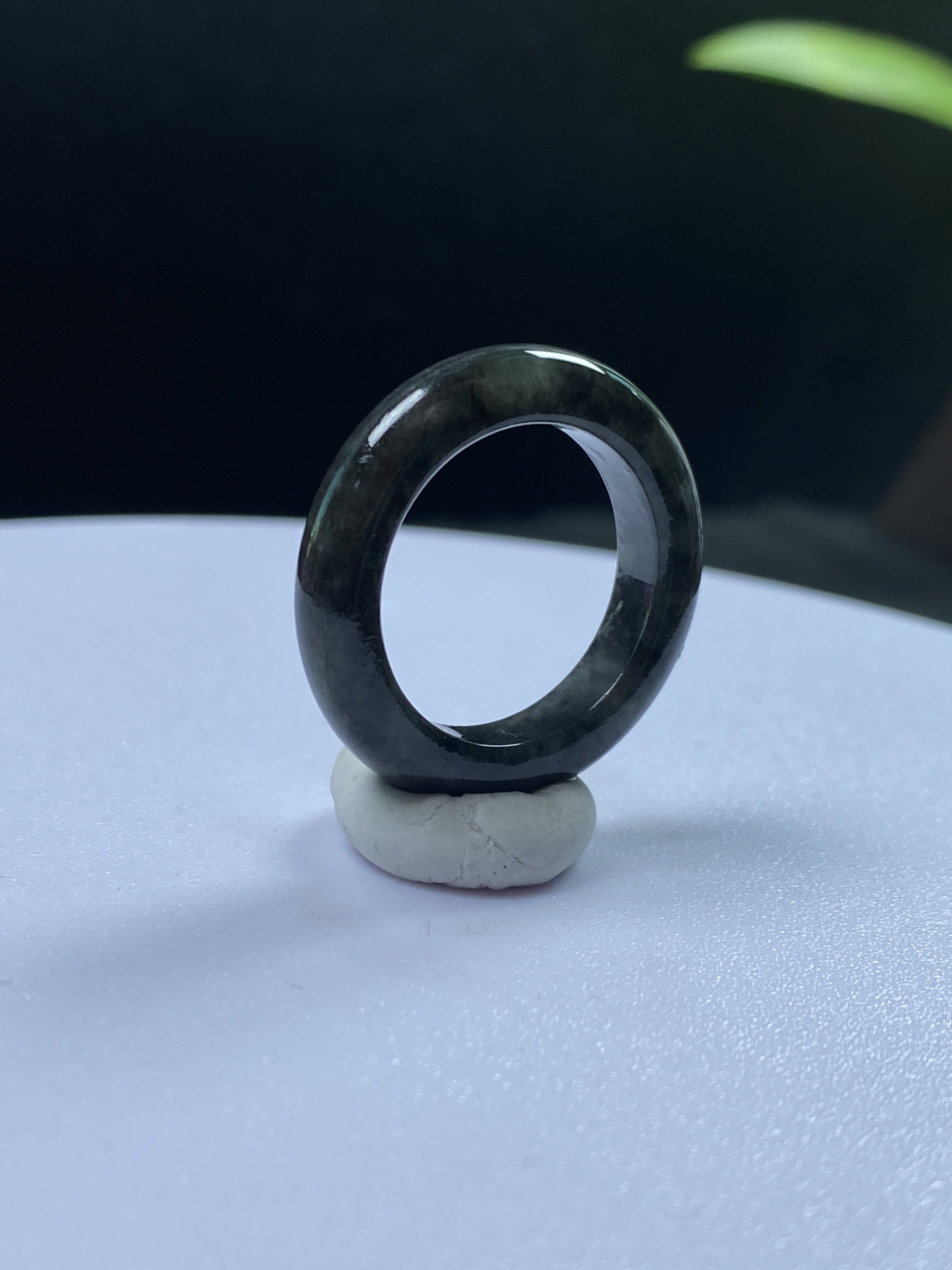 Inner diameter 18mm, natural grade A jade black chicken ring ring, Hong Kong code No. 18, certificate number 2184