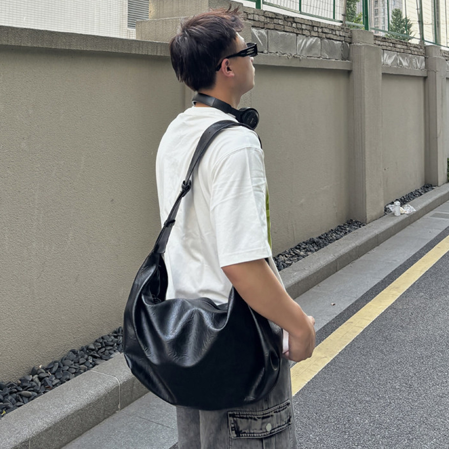 XC时髦腋下复古托特挎包男女中性风背包大容量pu月牙大包ins潮牌,淘宝优惠券,粉丝福利购,淘宝优惠卷