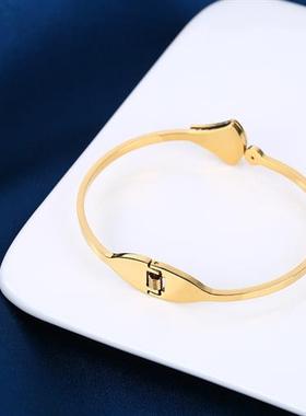 The Japanese and Korean classic titanium couple with a diamo