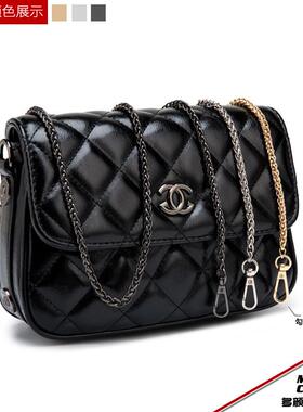 Bags with slanted shoulder belts and metal belts with gold b