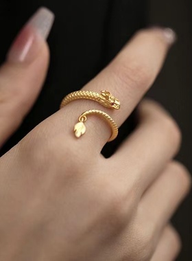 神龙摆尾吊坠戒指女小众设计本命年生肖尾戒高级感素圈开口指环