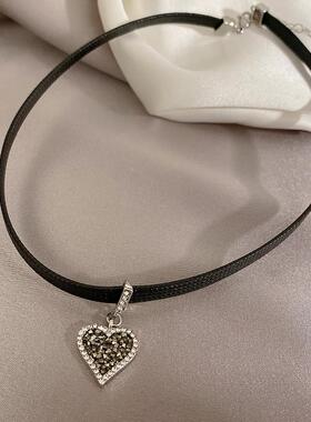 暗黑系~黑色镶皮绳爱心项链女轻奢小众设计感锁骨链网红同款颈链
