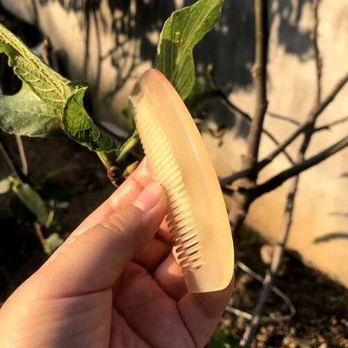 天然羊角梳随身便携小号迷你儿童牛角按摩梳子家用包包梳男女通用 - 图2
