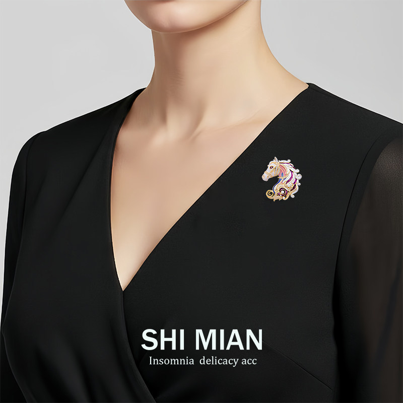 2025新款珐琅彩珍珠金马胸针高档女气质外套胸花别针马年礼物配饰,淘宝优惠券,粉丝福利购,淘宝优惠卷
