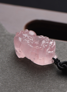 貔貅吊坠招财护身符粉晶挂件项链