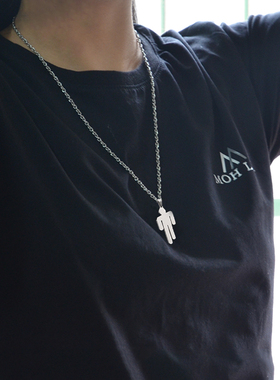 碧梨同款小斜人钛钢男女项链