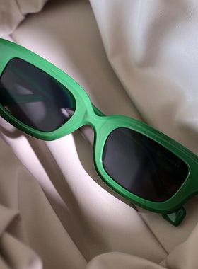 绿色简约方形太阳镜简约方形