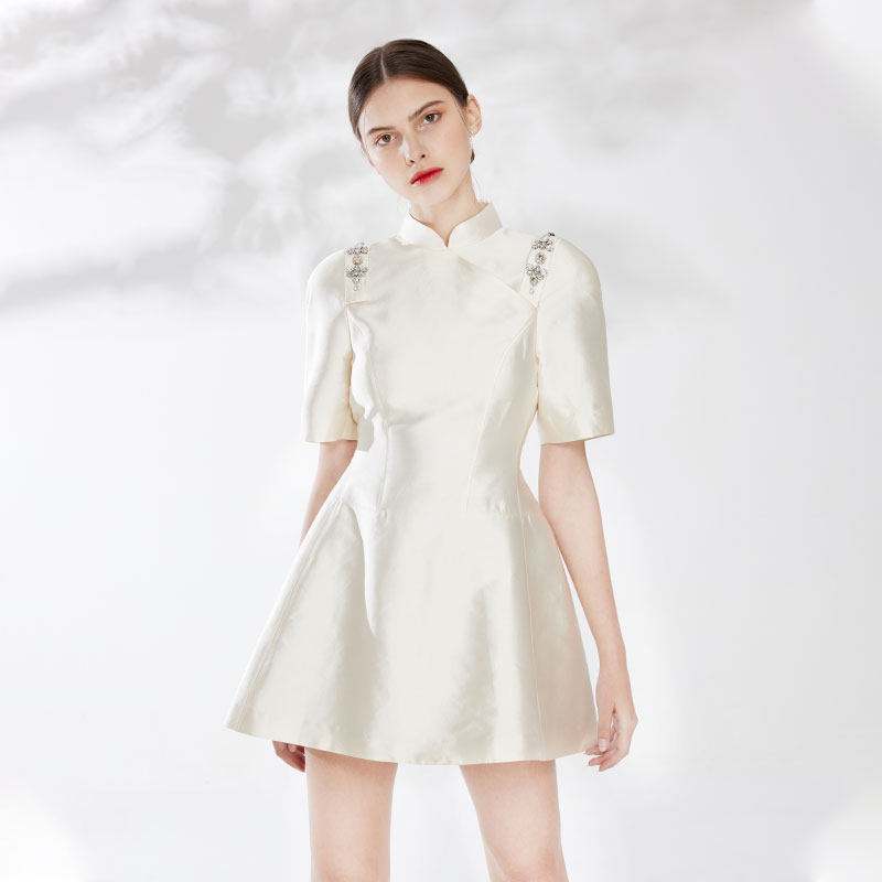 2022新款法式白色简约轻奢量身婚纱 品尚华服旗袍