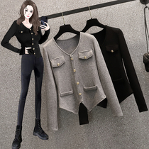 Large size womens clothing 2023 autumn and winter new conspiculy slim-age-knitted sweatshirt chubby sister foreign air fashion temperament V collar blouse