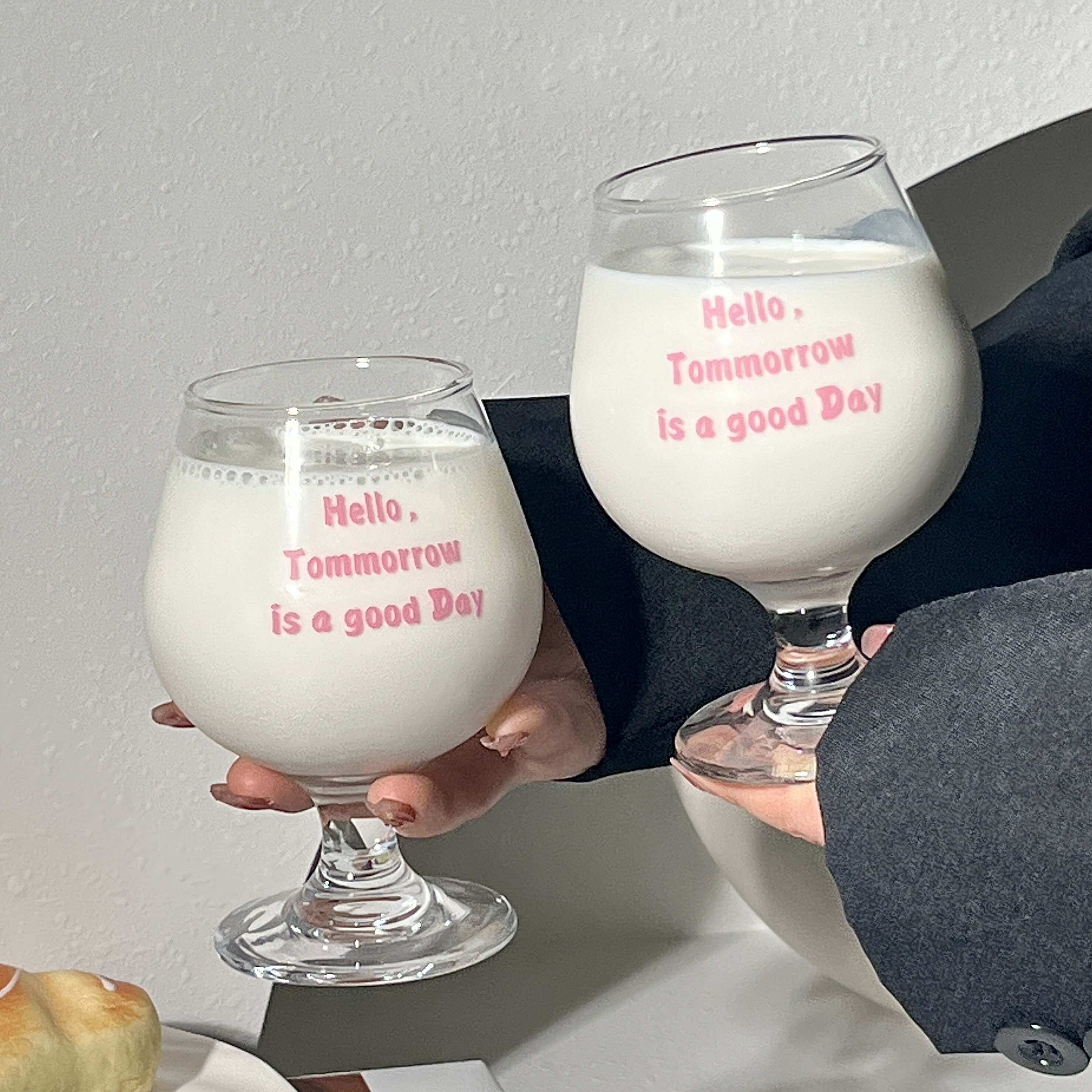 ins风手绘英文透明玻璃红酒杯大肚矮脚鸡尾酒杯少女心创意果汁杯