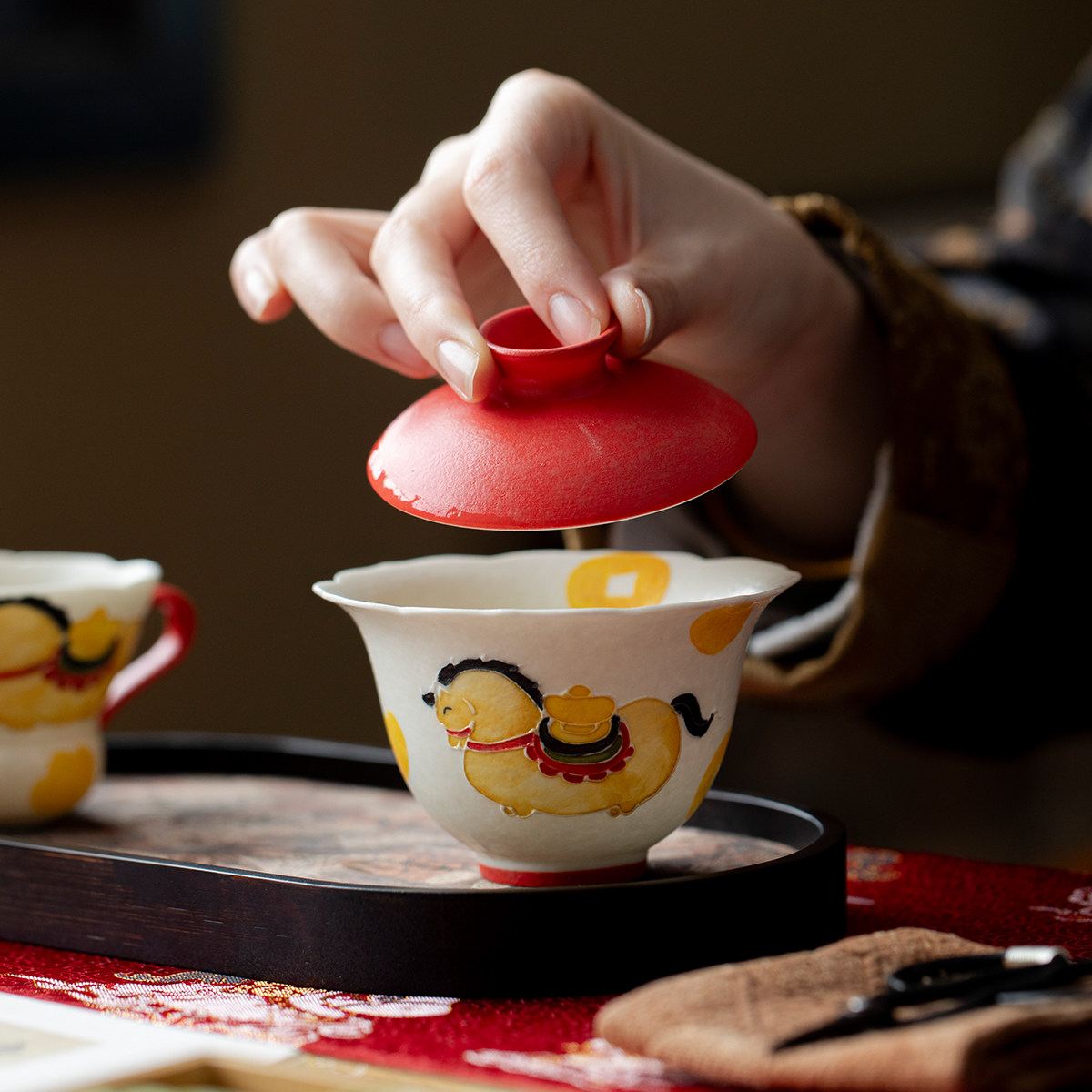 马年新中式马上有财陶瓷盖碗家用手工花口薄胎泡茶碗高档功夫茶具,淘宝优惠券,粉丝福利购,淘宝优惠卷