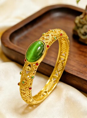 仿天然粉水晶玉髓碧玉绿东陵绿色镶嵌宝石手镯合金镀金中式手镯