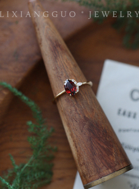 法式复古石榴石镀金马眼形状戒指