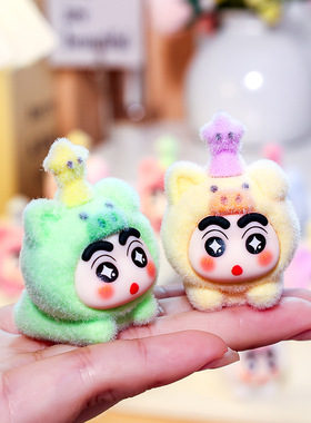 新款萌粒趴趴小新植绒公仔手办盲盒高颜值可爱迷你公仔桌面小摆件